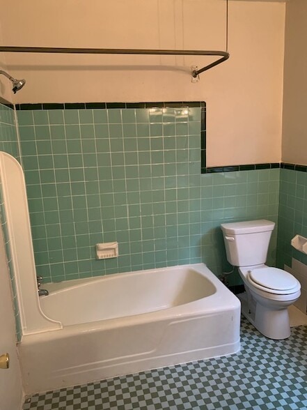 Building Photo - 4321 Pine St