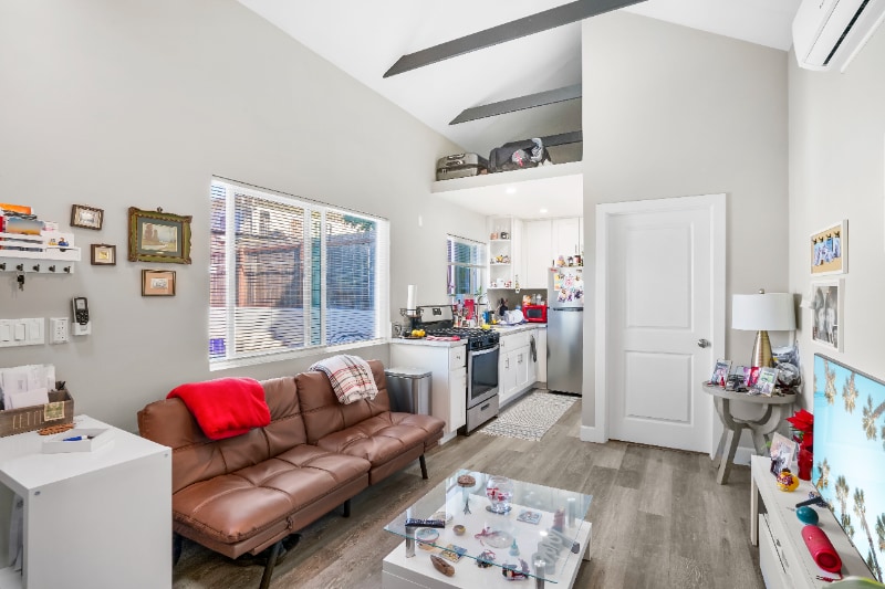 Building Photo - 933 21st St