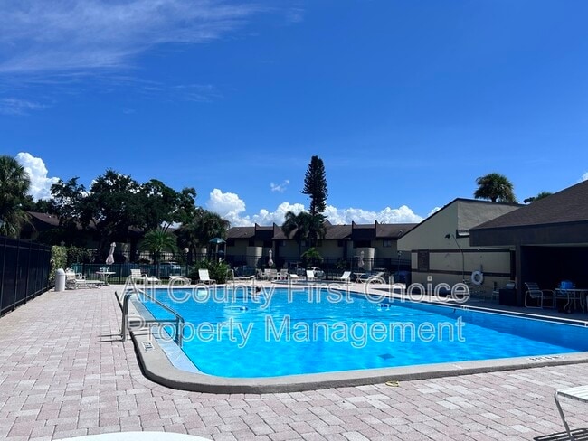 Building Photo - 760 S Village Dr