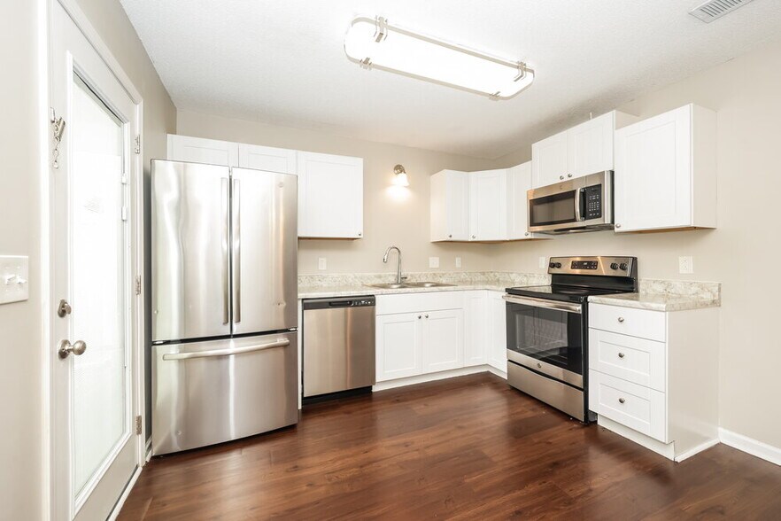 Building Photo - 5066 Cornelius Dr