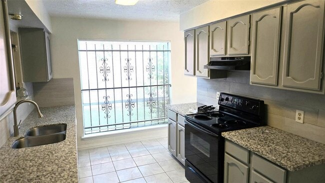 Building Photo - 13146 Newbrook Dr