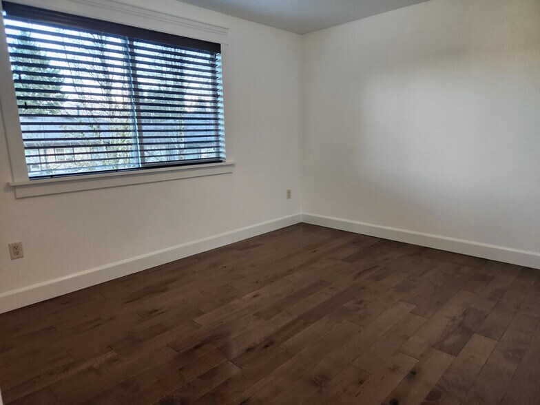 Building Photo - 1940 NE 72nd Ave.