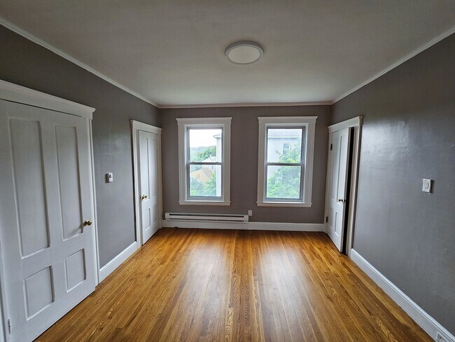Building Photo - 117 Merrifield St
