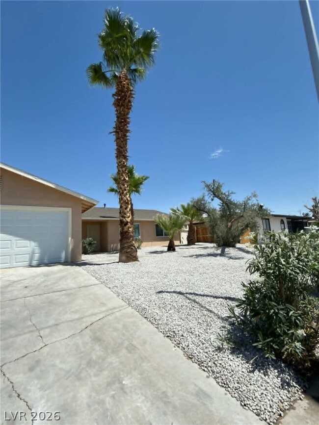 Building Photo - 3608 W Bonanza Rd