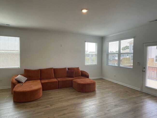 Building Photo - 6203 Honeybell Aly