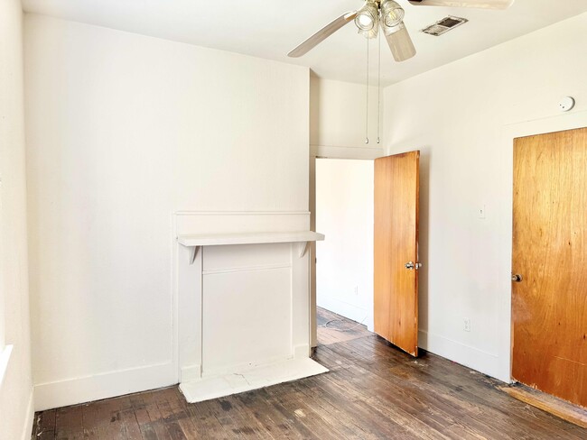 Building Photo - 303 S 21st St