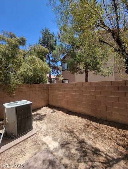 Building Photo - 9577 Villa Adastra Ave