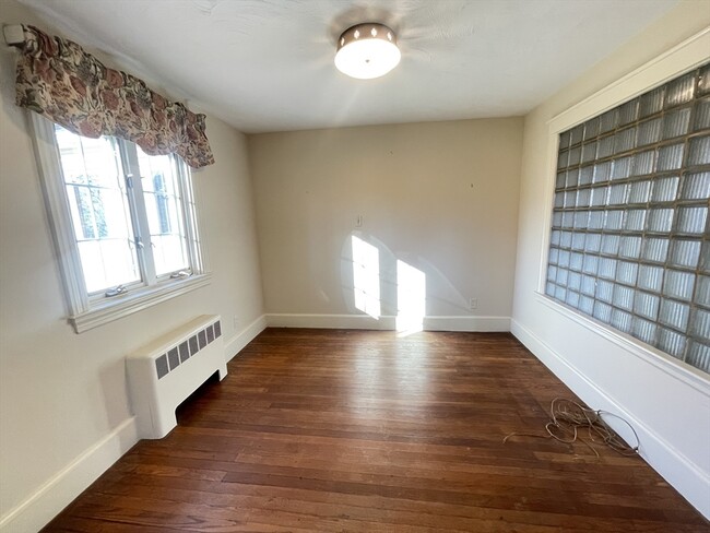 Building Photo - 10 Millwood Cir