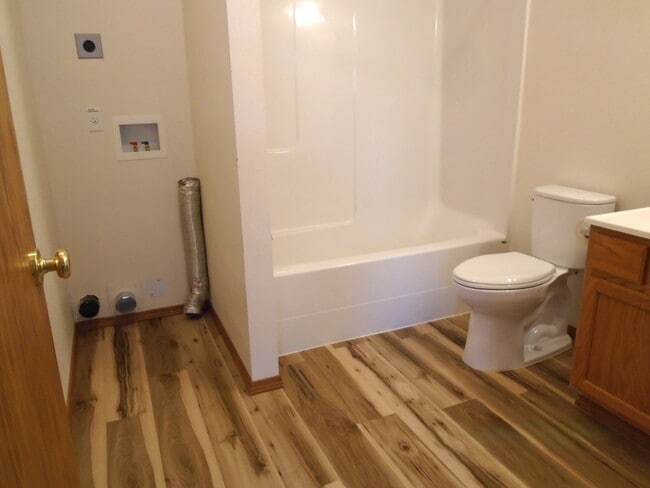 Building Photo - 632 N 4th St