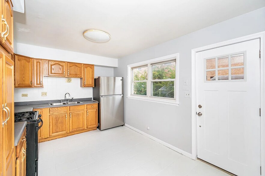 Building Photo - 9543 Sumac Rd