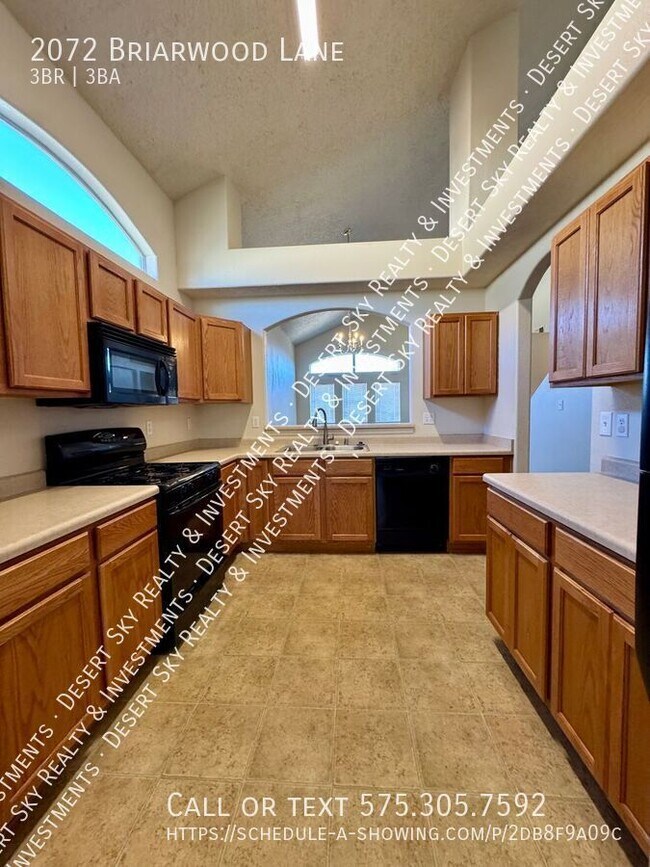 Building Photo - 2072 Briarwood Ln