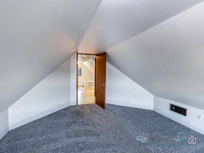 Building Photo - $500 OFF Special - Beautiful 4 Bed/1 Bath Home in Astoria