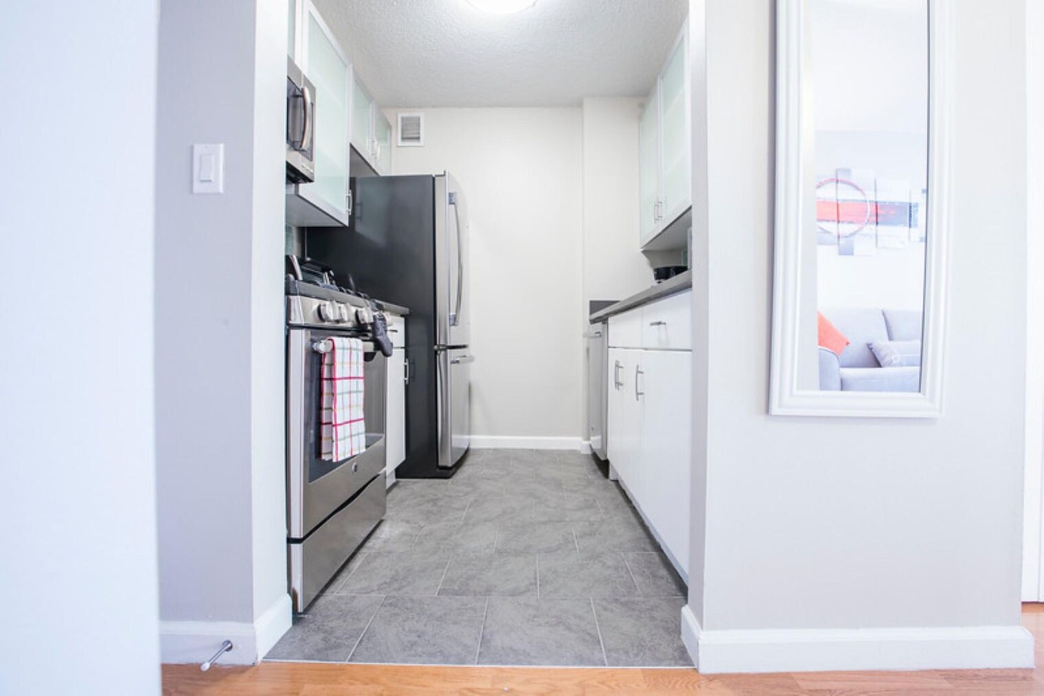 Building Photo - 201 W 87th St