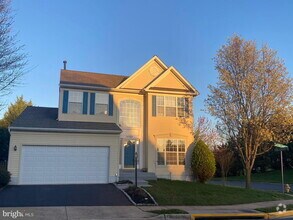 Building Photo - Beautiful, Very Spacious, Corner Lot Singl...