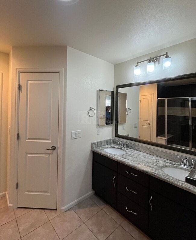 Building Photo - 325 Stone Creek Dr