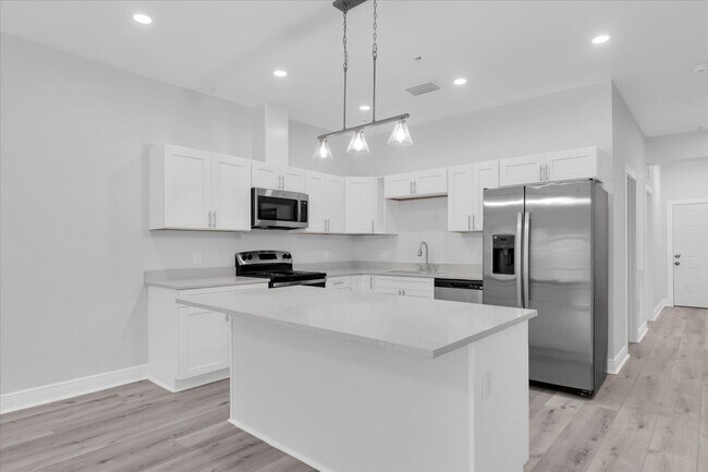 Building Photo - 705 S Orange Ave