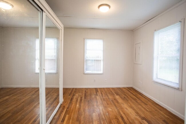 Building Photo - 106 Doc Duhon St