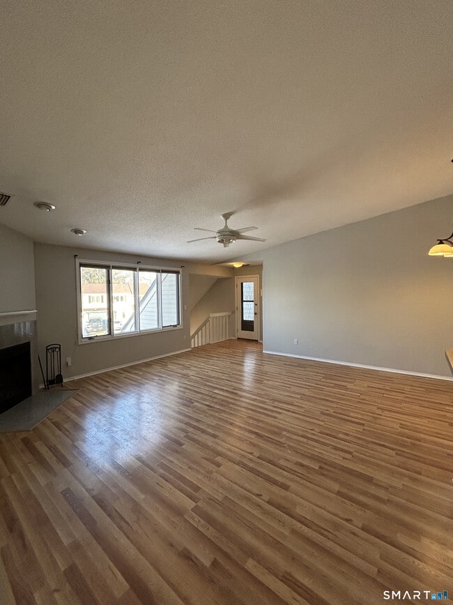 Building Photo - 90 Little Oak Ln