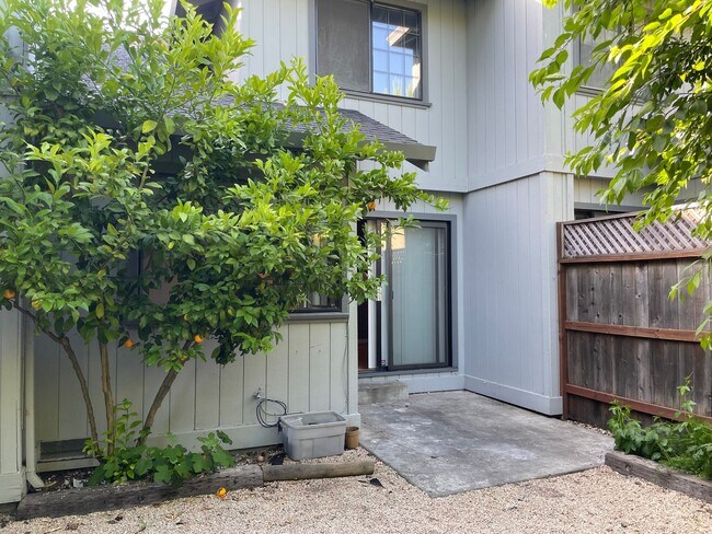 Building Photo - Bennett Valley Condo with Garage!