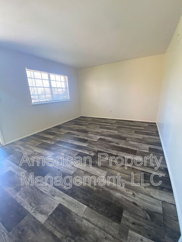 Building Photo - 1598 S 67th E Ave