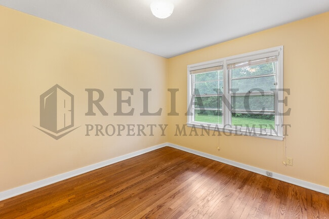 Building Photo - 1014 N Yale Ave