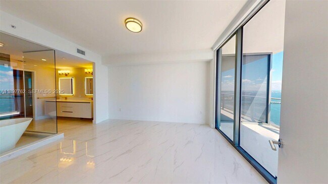 Building Photo - 700 NE 24th St