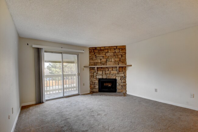 Building Photo - 2BR/2BA Charming Condo in Denver!