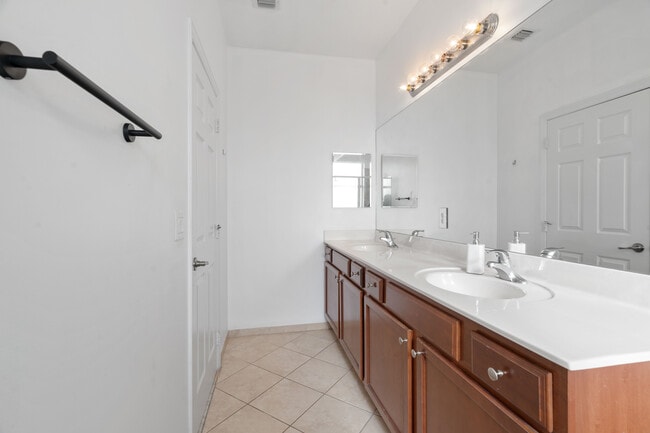 Building Photo - 8618 NW 113th Ct