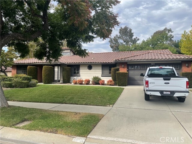 Primary Photo - 303 E Dunbarton Pl