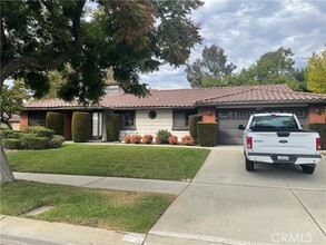 Building Photo - 303 E Dunbarton Pl