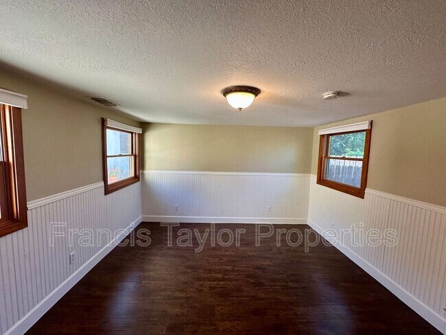 Building Photo - 441 E 7th Ave