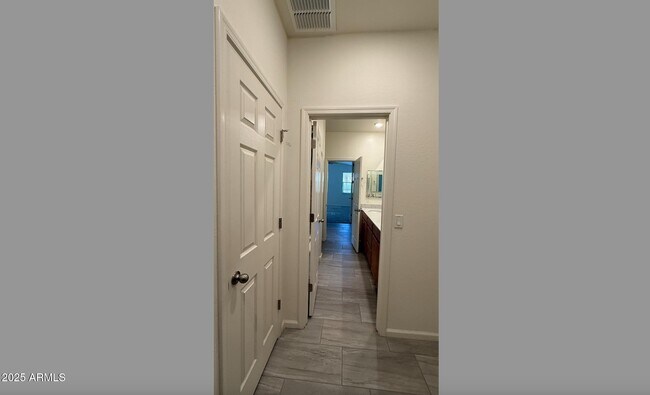 Building Photo - 5352 W Desert Hollow Dr