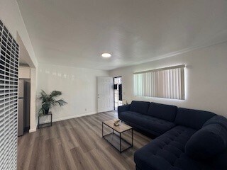 Building Photo - 9404 S Figueroa St