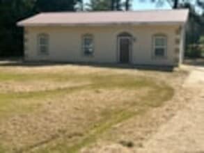 Building Photo - Genesis Real Estate 1