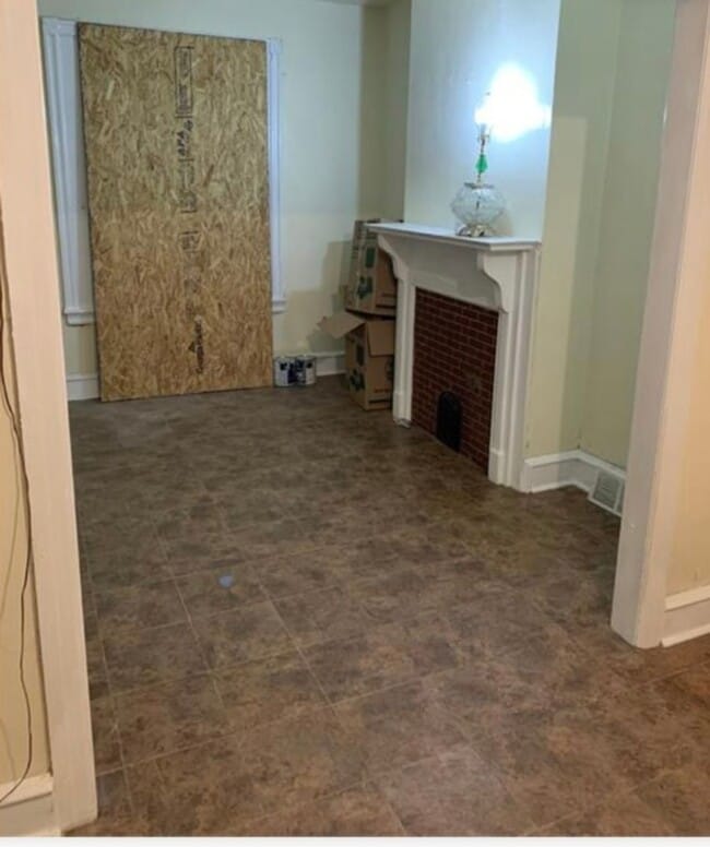 Building Photo - 2 Bedroom 1 Bathroom House for Rent