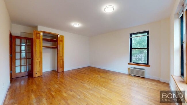 Primary Photo - 200 Riverside Dr
