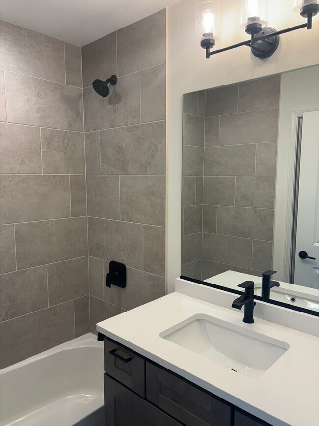 Building Photo - 1432 Naperville Wheaton Rd