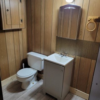 Building Photo - 5437 Elmwood Ave