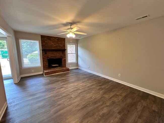 Building Photo - Exclusively Offered By Muse Realty Rentals...
