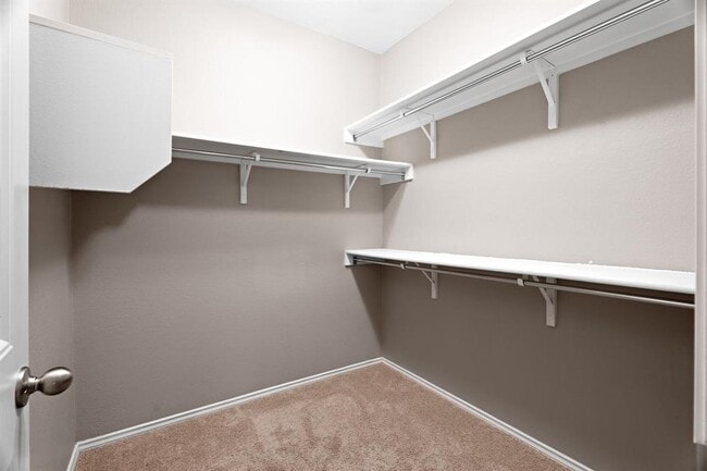 Building Photo - 7300 Ondantra Bnd