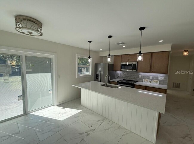 Building Photo - 1809 5th Ave W