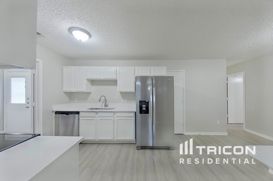 Building Photo - 10544 N Haven Dr