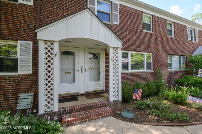 Building Photo - 158 Manor Dr