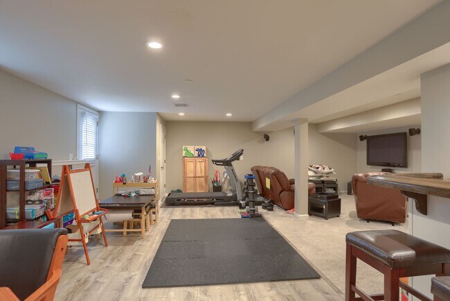 Building Photo - Modern and Convenient Hershey/Harrisburg Suburb Townhouse