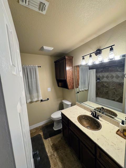 Building Photo - 220 Derek Ln