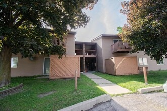 Building Photo - Nicely updated 2br condo in excellent NE location!