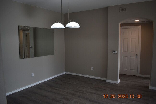 Building Photo - Beautiful 2 BR / 2 BA Condo with 1 car gar...