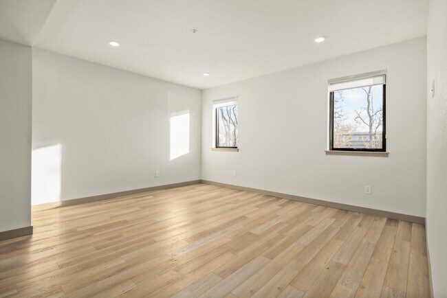 Building Photo - 1390 Pierce St