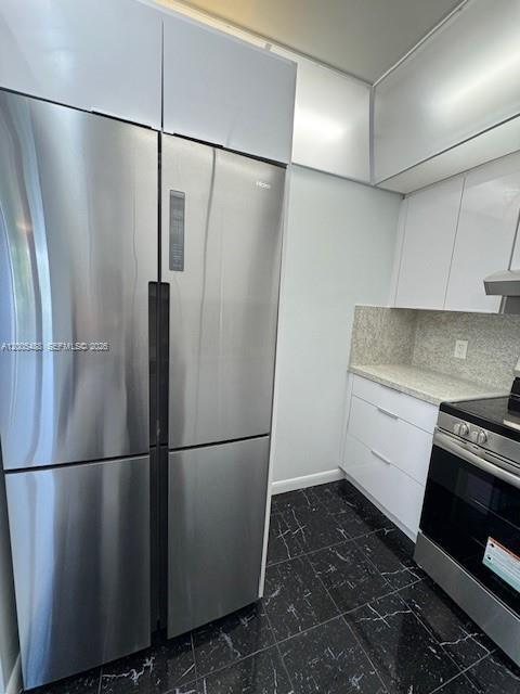 Building Photo - 2425 NE 135th St