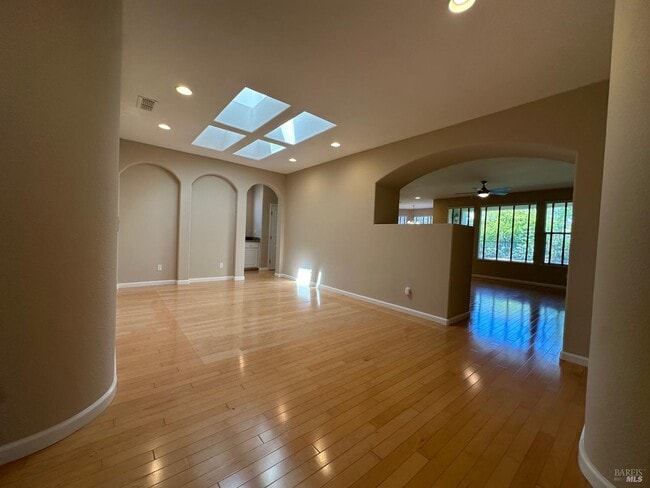 Building Photo - 505 Marianna Pl